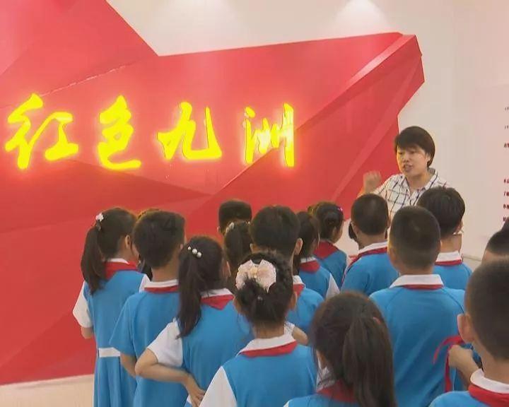 亚当玩高尔夫